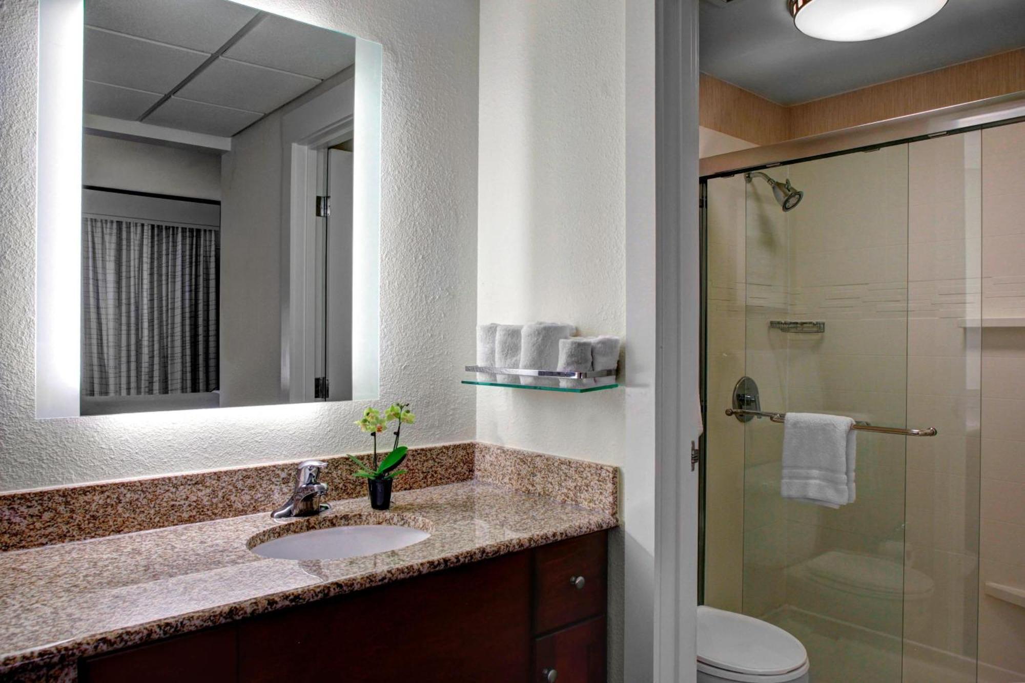 Residence Inn By Marriott Cleveland Downtown Экстерьер фото